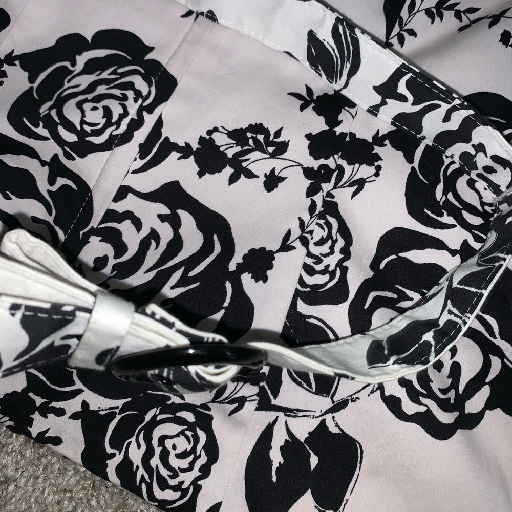 White House Black Market Floral Top w Belt size 4 - Picture 11 of 13